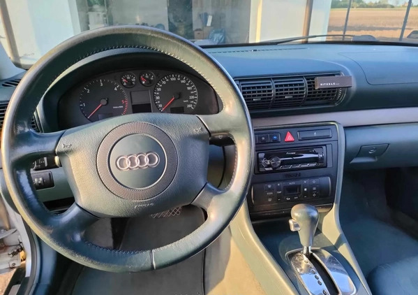 Audi A4 cena 9500 przebieg: 277600, rok produkcji 1999 z Izbica Kujawska małe 254